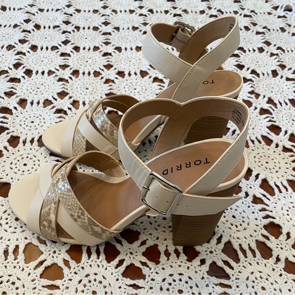 Torrid 4H bone caged fronthl snake print details size 8.5W - Picture 4 of 8